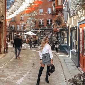 Black / white blue flowers Skirt